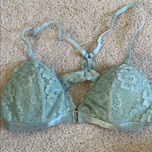 Garage front closure bralette